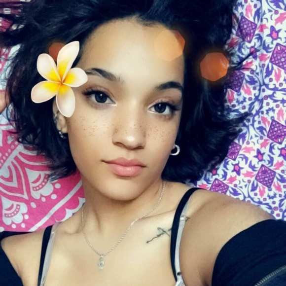 Meet your Posher, Aziah - Picture 7 of 11